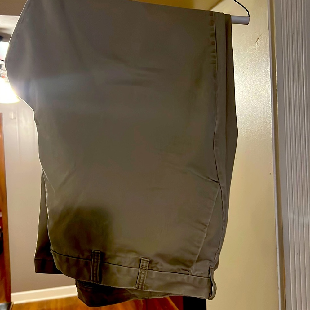 Men’s Izod khakis size 48 x 30 no cuffs